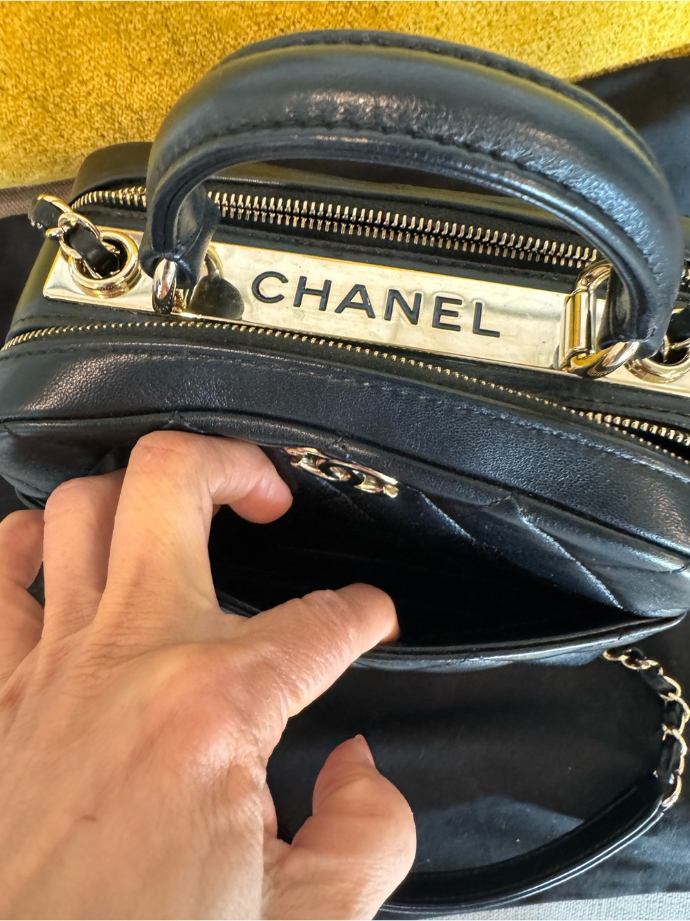 💯% Authentic CHANEL Lambskin Quilted Small Trendy CC Bowling Bag in Black. - Picture 7 of 8